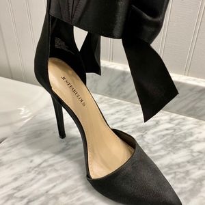 JustFab Shoes - Brand NEW Black Heels with Bow Accent